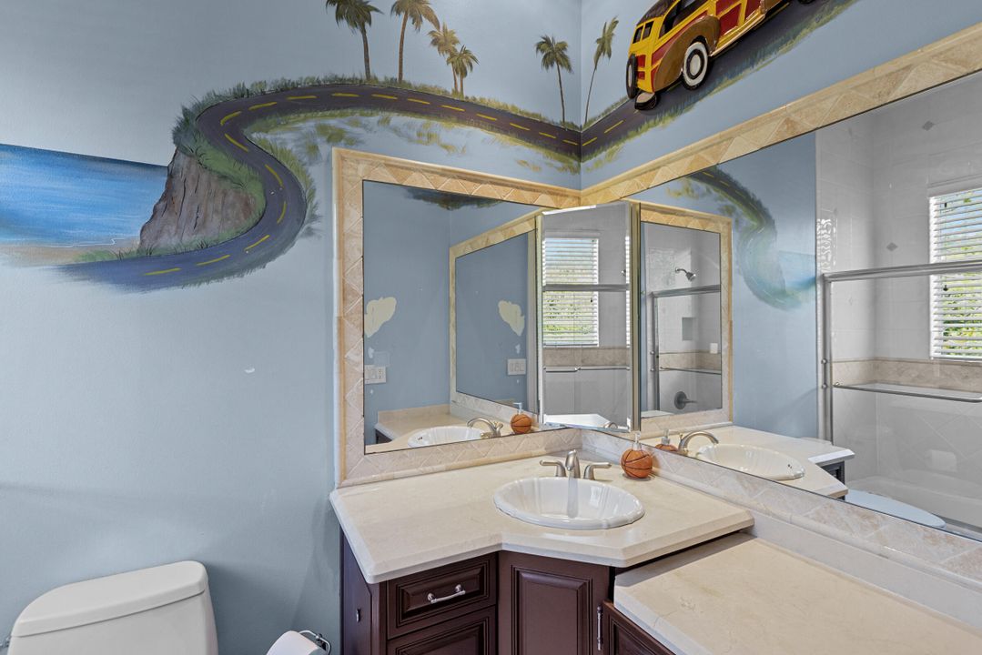 For Rent: $25,000 (5 beds, 6 baths, 6901 Square Feet)