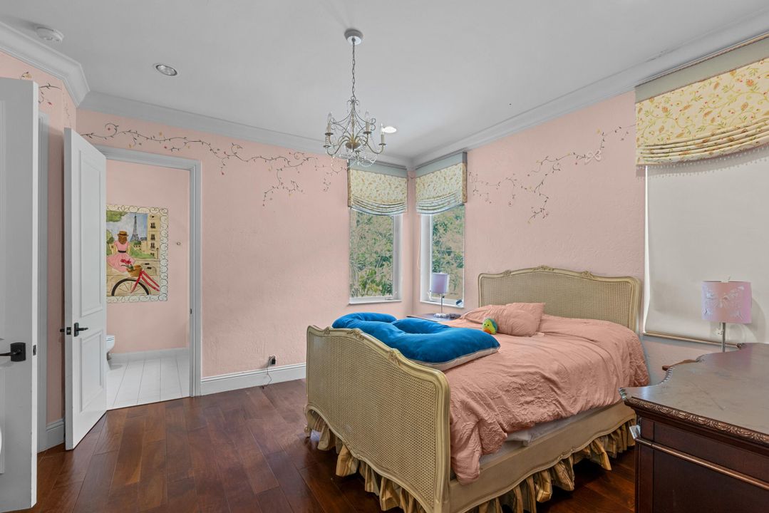 For Rent: $25,000 (5 beds, 6 baths, 6901 Square Feet)