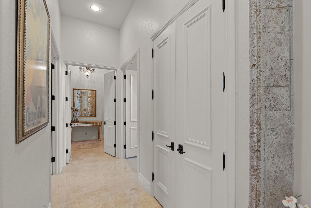 For Rent: $25,000 (5 beds, 6 baths, 6901 Square Feet)