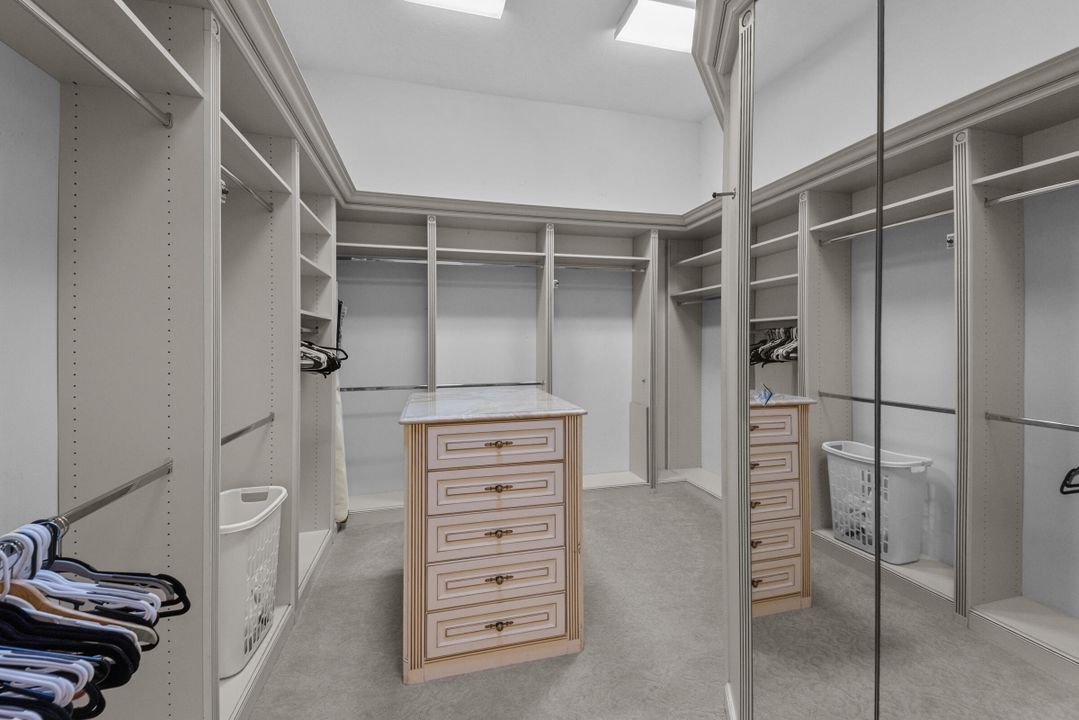 For Rent: $25,000 (5 beds, 6 baths, 6901 Square Feet)