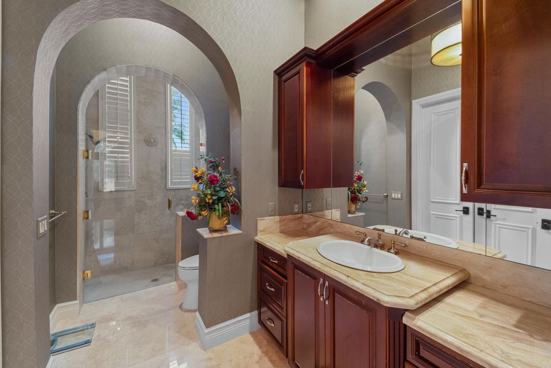 For Rent: $25,000 (5 beds, 6 baths, 6901 Square Feet)