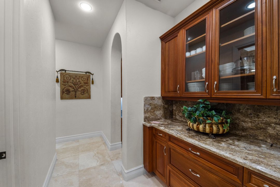 For Rent: $25,000 (5 beds, 6 baths, 6901 Square Feet)