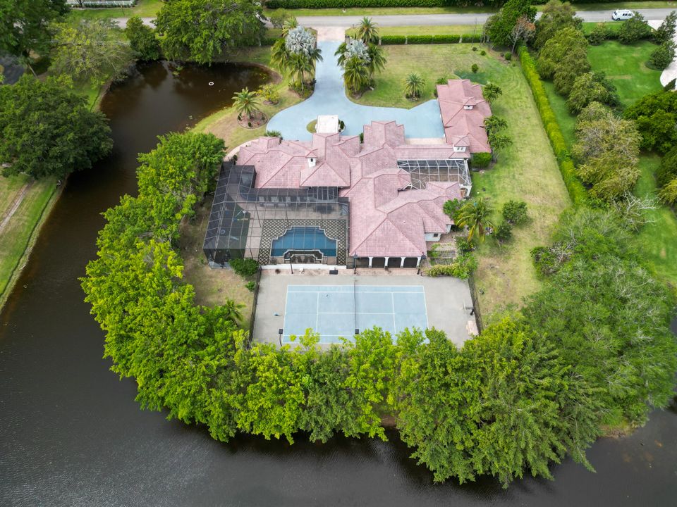 For Rent: $25,000 (5 beds, 6 baths, 6901 Square Feet)