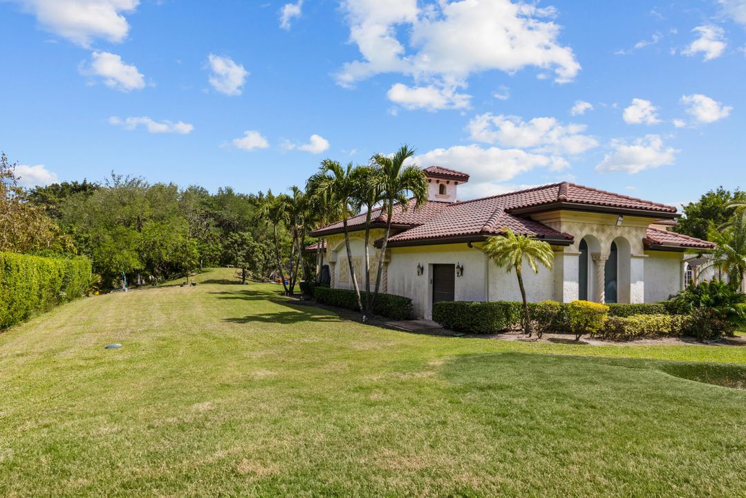 For Rent: $25,000 (5 beds, 6 baths, 6901 Square Feet)