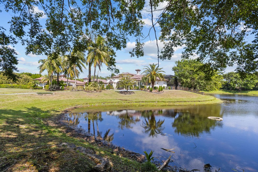 For Rent: $25,000 (5 beds, 6 baths, 6901 Square Feet)