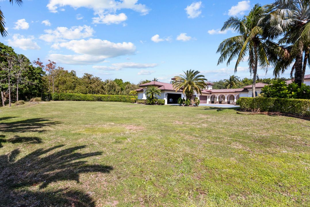 For Rent: $25,000 (5 beds, 6 baths, 6901 Square Feet)