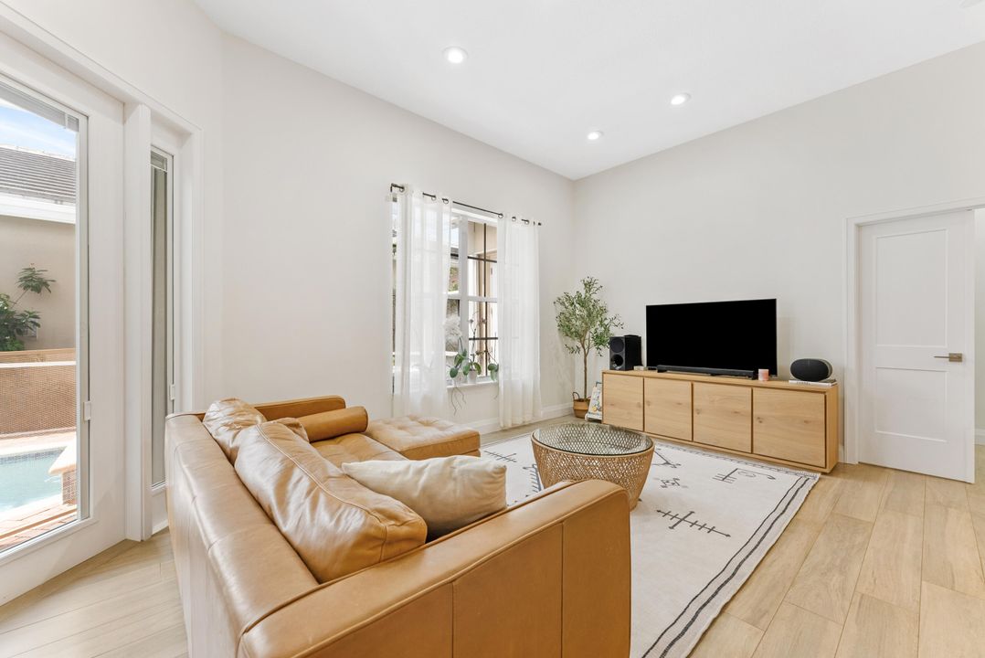 For Sale: $785,000 (3 beds, 3 baths, 1922 Square Feet)