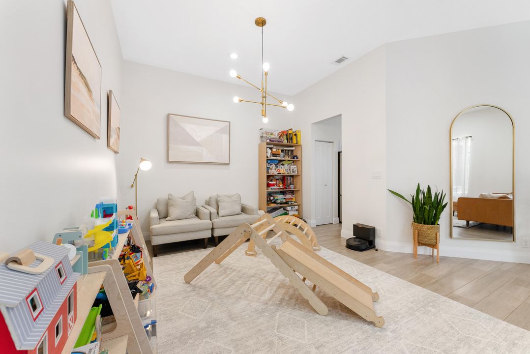 For Sale: $785,000 (3 beds, 3 baths, 1922 Square Feet)