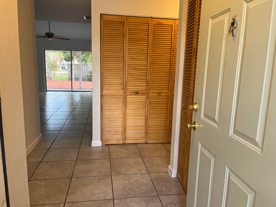 待售: $360,000 (2 贝兹, 1 浴室, 994 平方英尺)