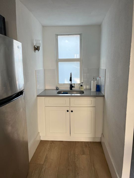 出租: $1,450 (1 贝兹, 1 浴室, 400 平方英尺)