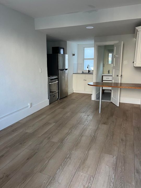 出租: $1,450 (1 贝兹, 1 浴室, 400 平方英尺)