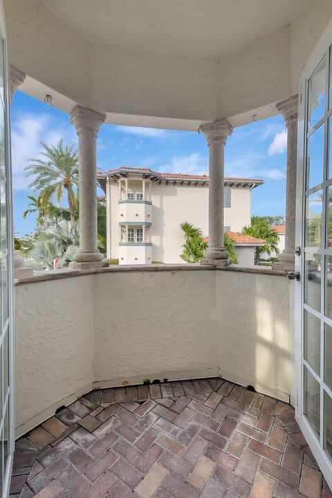 For Rent: $9,000 (3 beds, 3 baths, 2000 Square Feet)