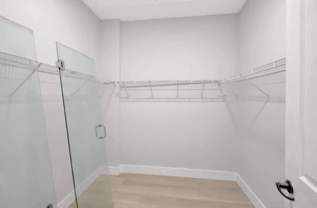 For Rent: $9,000 (3 beds, 3 baths, 2000 Square Feet)