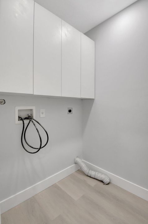 For Rent: $9,000 (3 beds, 3 baths, 2000 Square Feet)