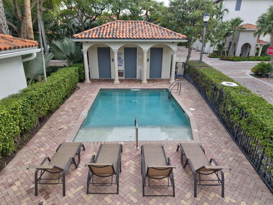 For Rent: $9,000 (3 beds, 3 baths, 2000 Square Feet)