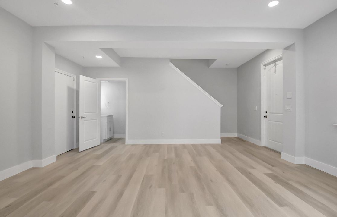 For Rent: $9,000 (3 beds, 3 baths, 2000 Square Feet)