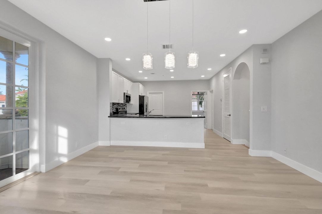 For Rent: $9,000 (3 beds, 3 baths, 2000 Square Feet)