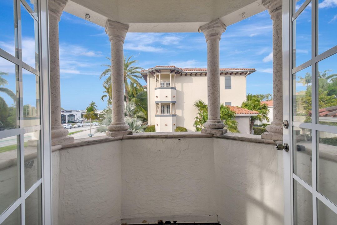 For Rent: $9,000 (3 beds, 3 baths, 2000 Square Feet)