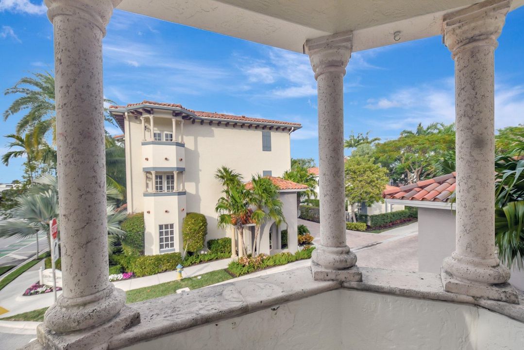 For Rent: $9,000 (3 beds, 3 baths, 2000 Square Feet)