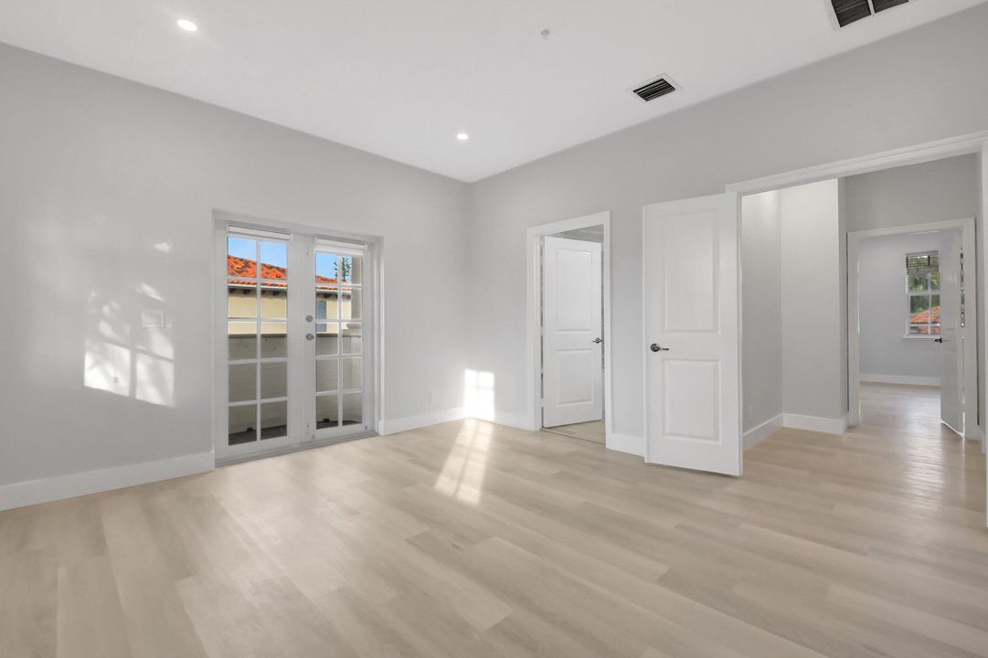 For Rent: $9,000 (3 beds, 3 baths, 2000 Square Feet)