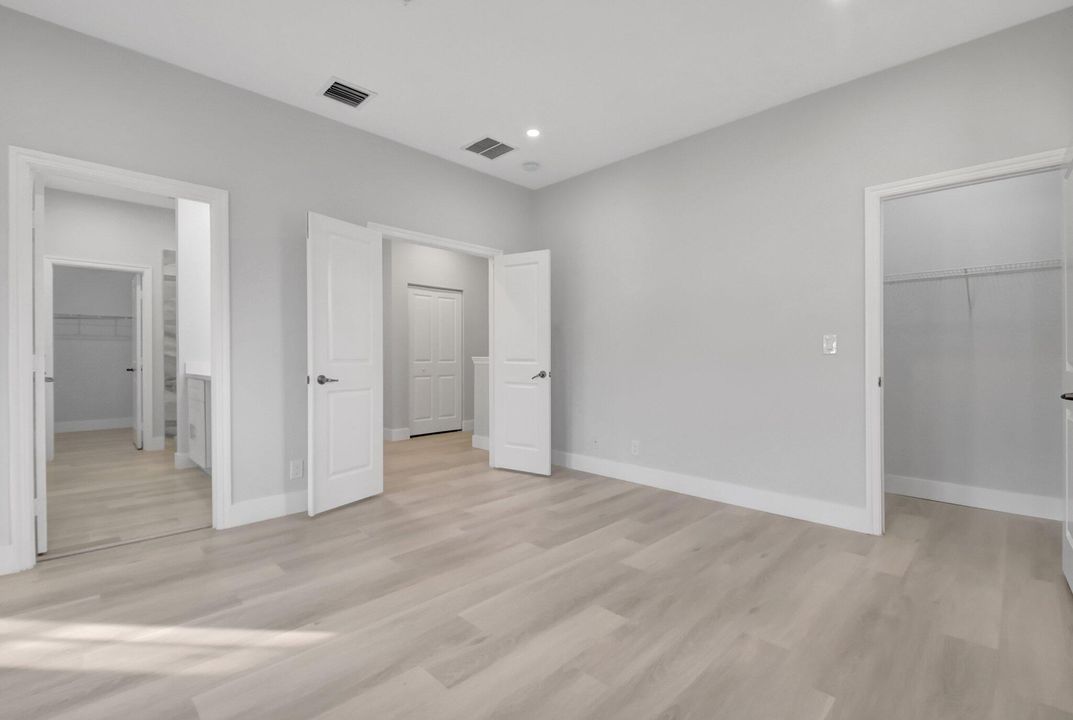 For Rent: $9,000 (3 beds, 3 baths, 2000 Square Feet)