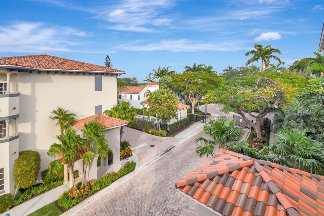 For Rent: $9,000 (3 beds, 3 baths, 2000 Square Feet)