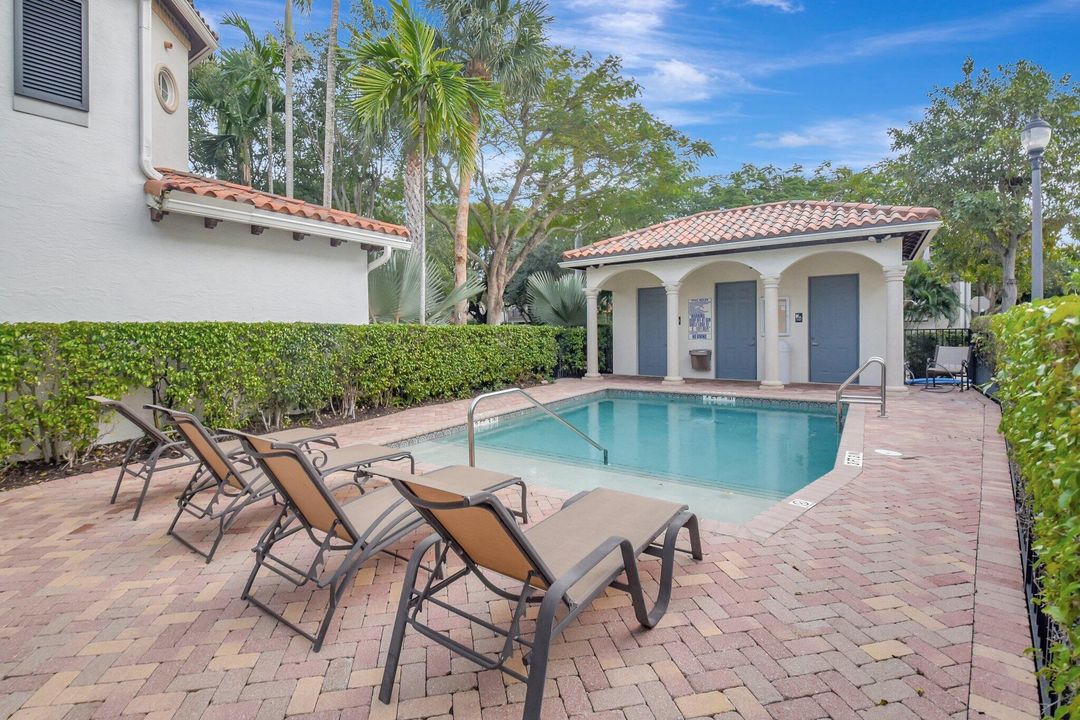 For Rent: $9,000 (3 beds, 3 baths, 2000 Square Feet)