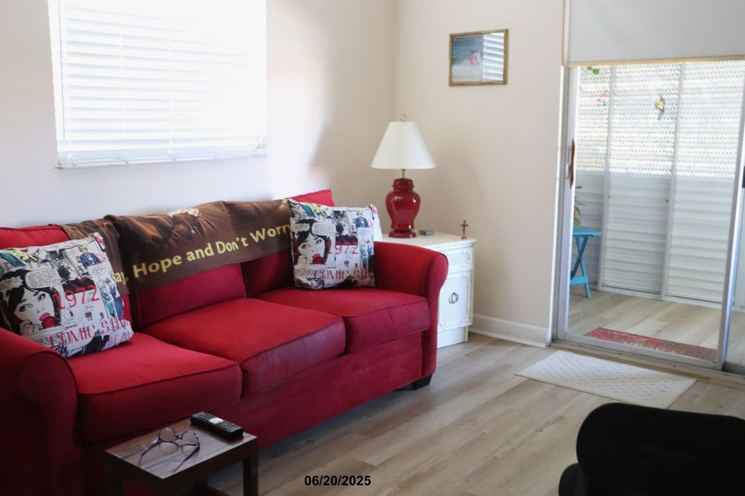 На продажу: $95,000 (2 спален, 2 ванн, 880 Квадратных фут)