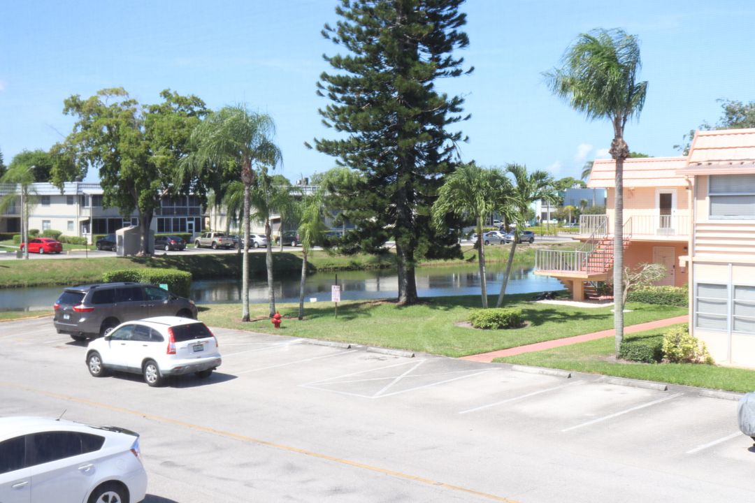 На продажу: $95,000 (2 спален, 2 ванн, 880 Квадратных фут)