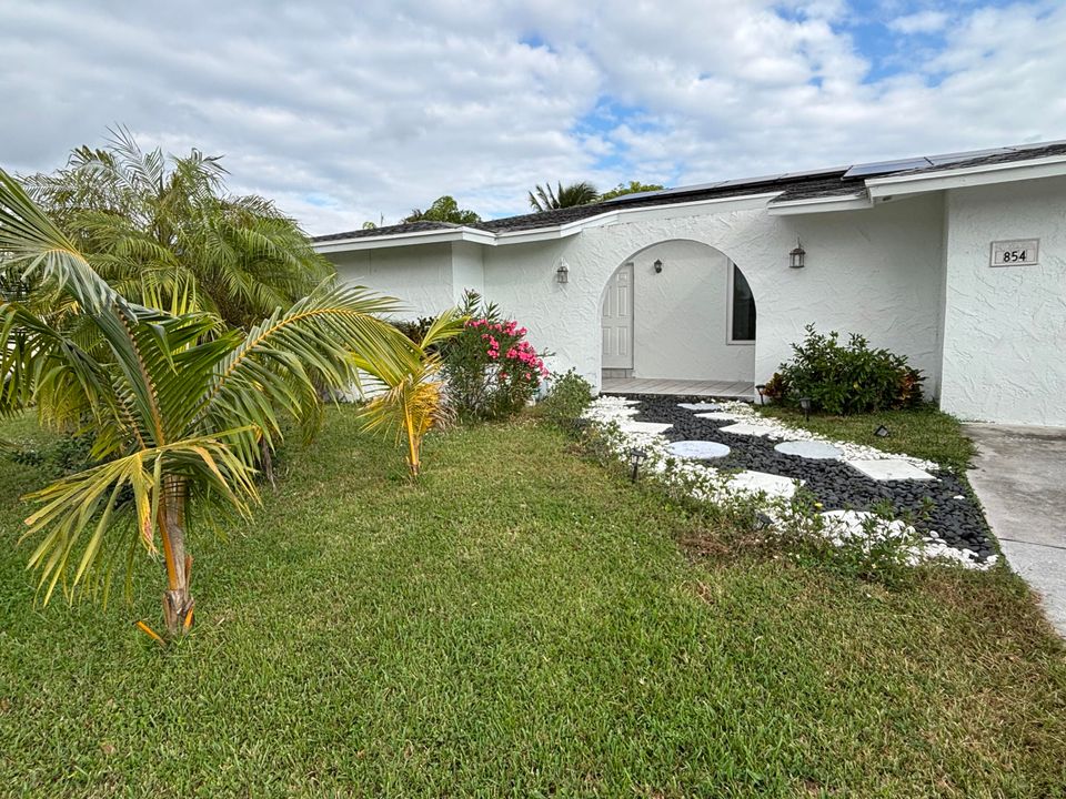 For Sale: $550,000 (3 beds, 2 baths, 1712 Square Feet)
