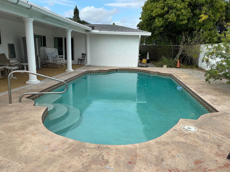 For Sale: $550,000 (3 beds, 2 baths, 1712 Square Feet)