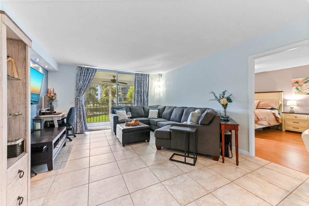 For Sale: $340,000 (3 beds, 2 baths, 1316 Square Feet)