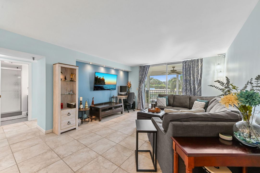 For Sale: $340,000 (3 beds, 2 baths, 1316 Square Feet)