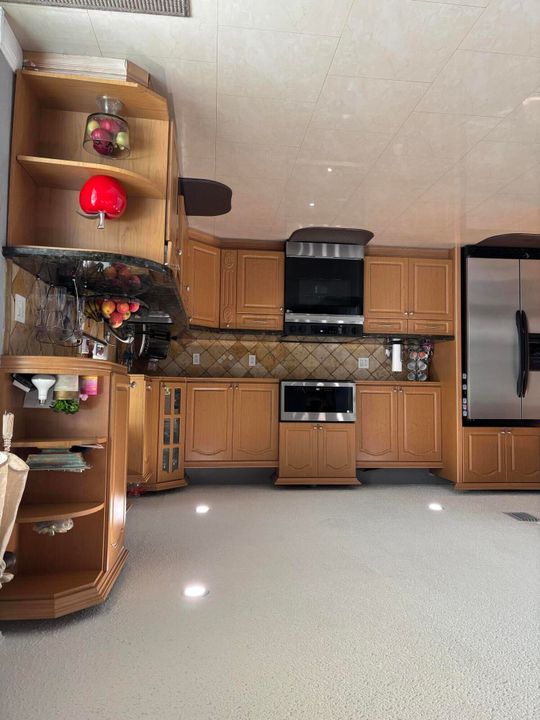 For Sale: $550,000 (3 beds, 2 baths, 1712 Square Feet)