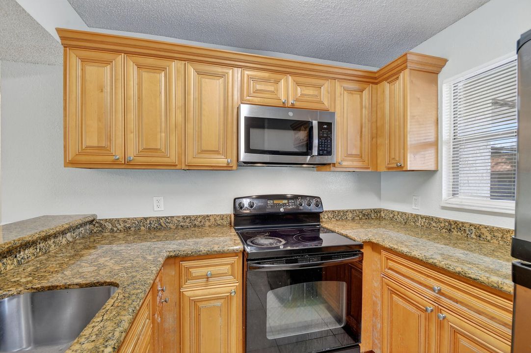 待售: $6,500,000 (0 贝兹, 0 浴室, 904 平方英尺)