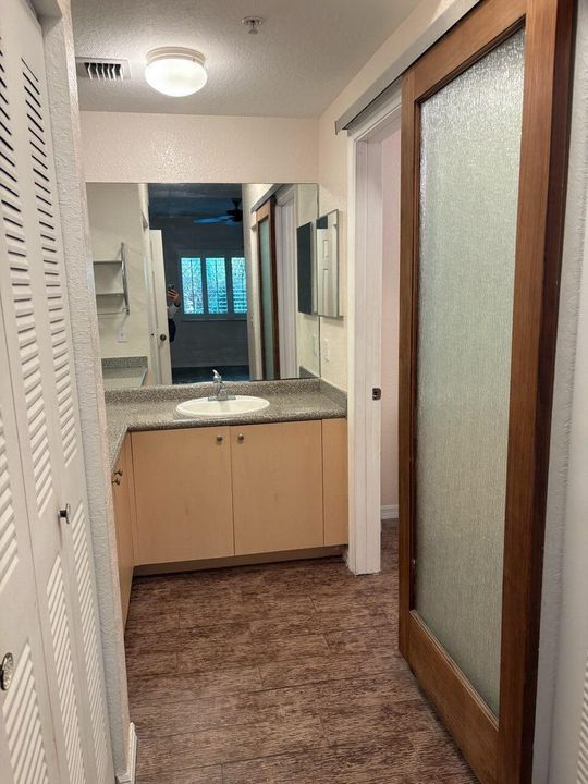 For Rent: $2,000 (2 beds, 2 baths, 1215 Square Feet)