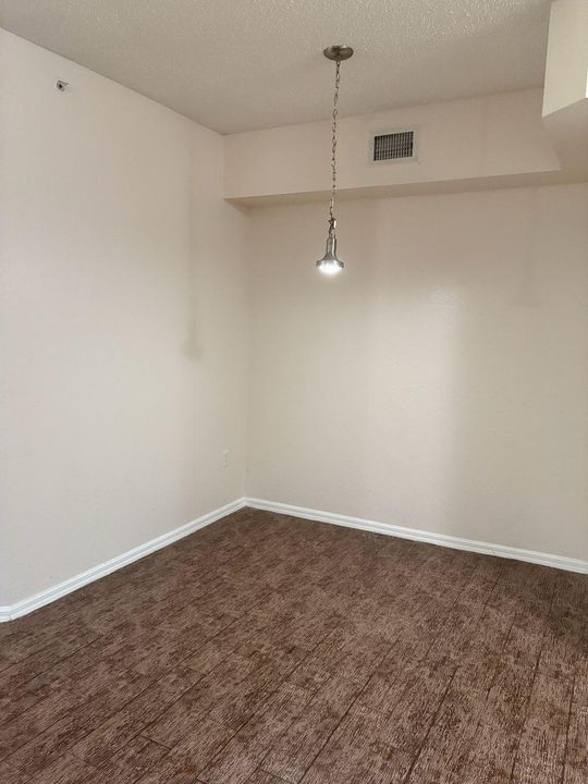 For Rent: $2,000 (2 beds, 2 baths, 1215 Square Feet)