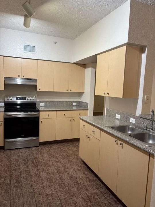 For Rent: $2,000 (2 beds, 2 baths, 1215 Square Feet)