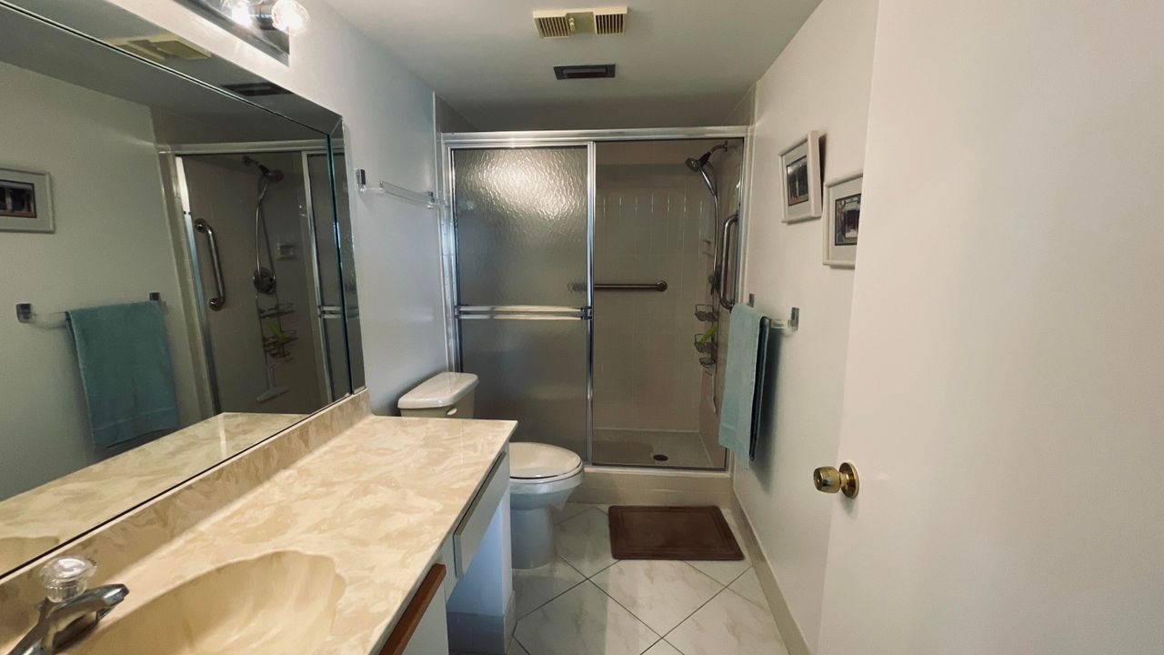 На продажу: $144,000 (2 спален, 2 ванн, 1070 Квадратных фут)