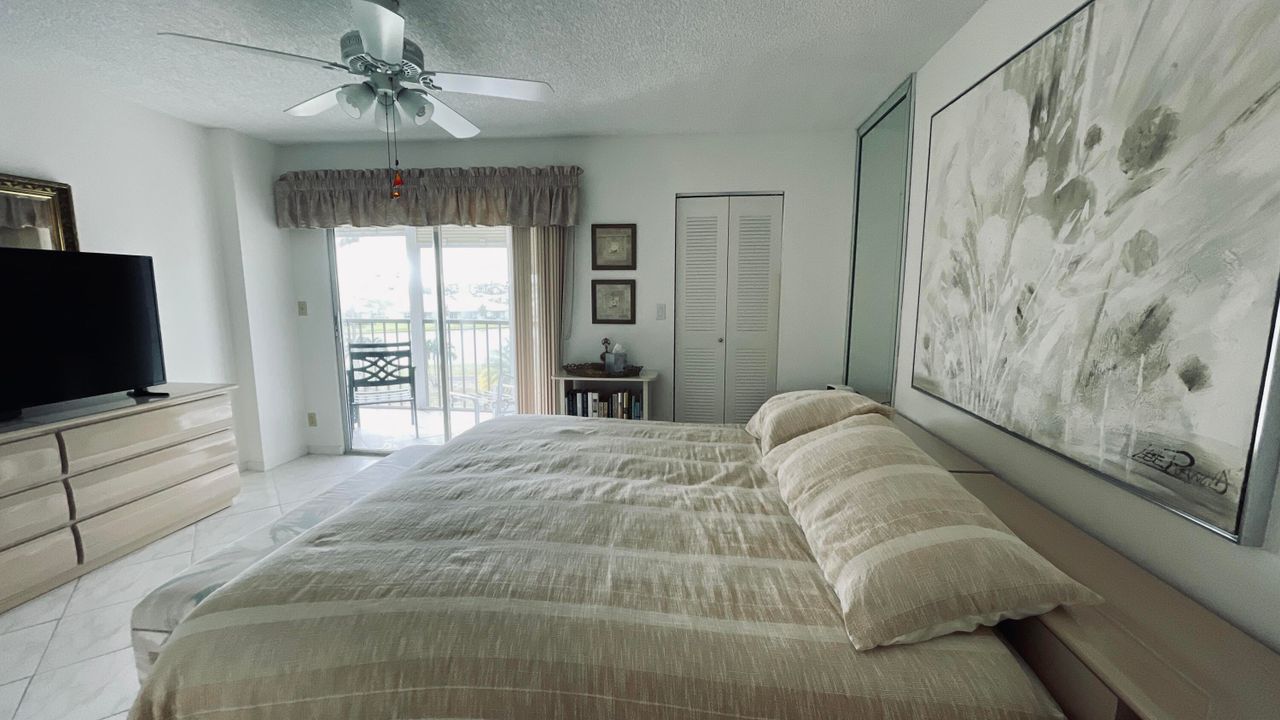 На продажу: $144,000 (2 спален, 2 ванн, 1070 Квадратных фут)