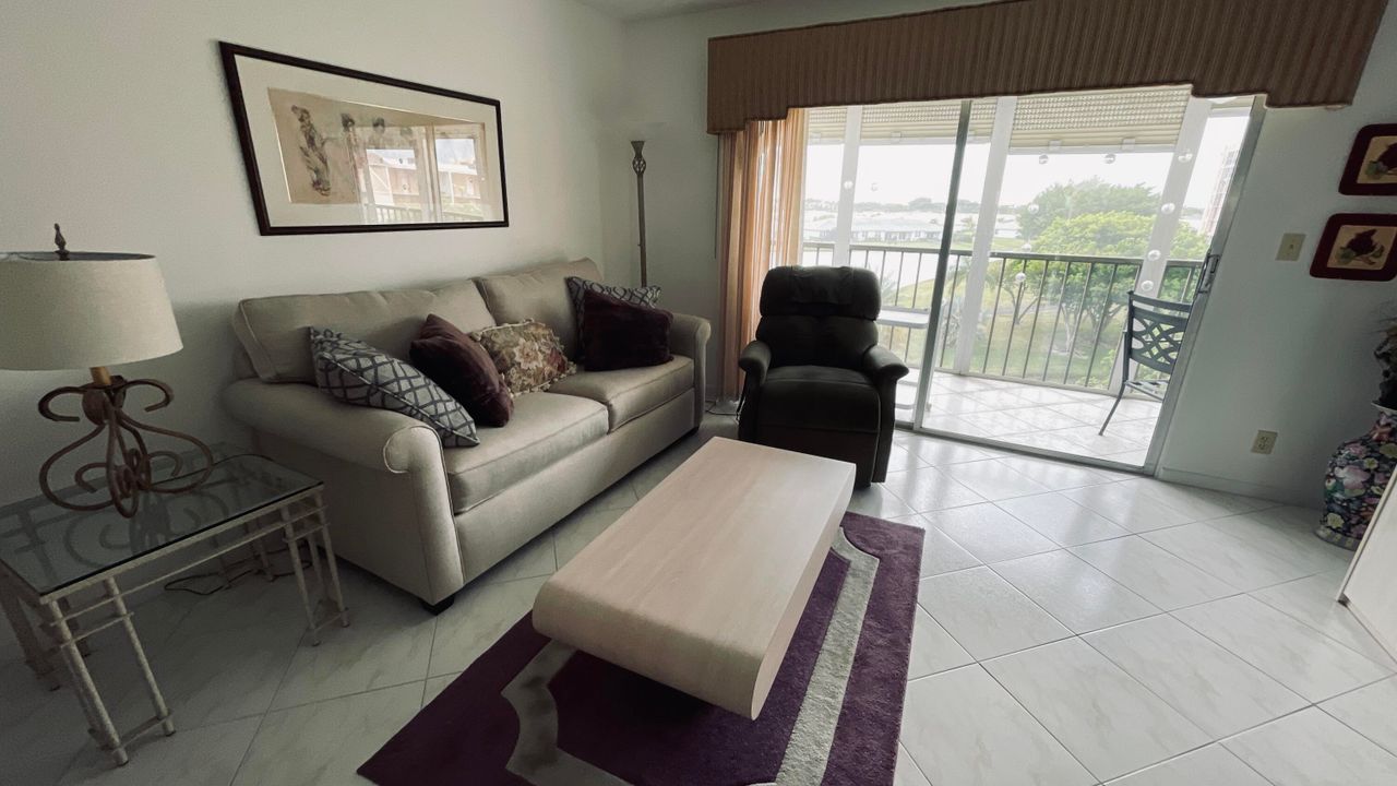 На продажу: $144,000 (2 спален, 2 ванн, 1070 Квадратных фут)