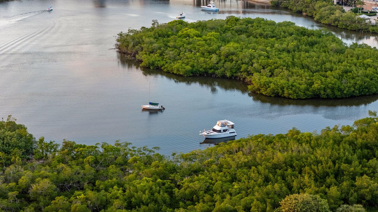 For Sale: $1,949,000 (3 beds, 2 baths, 2311 Square Feet)