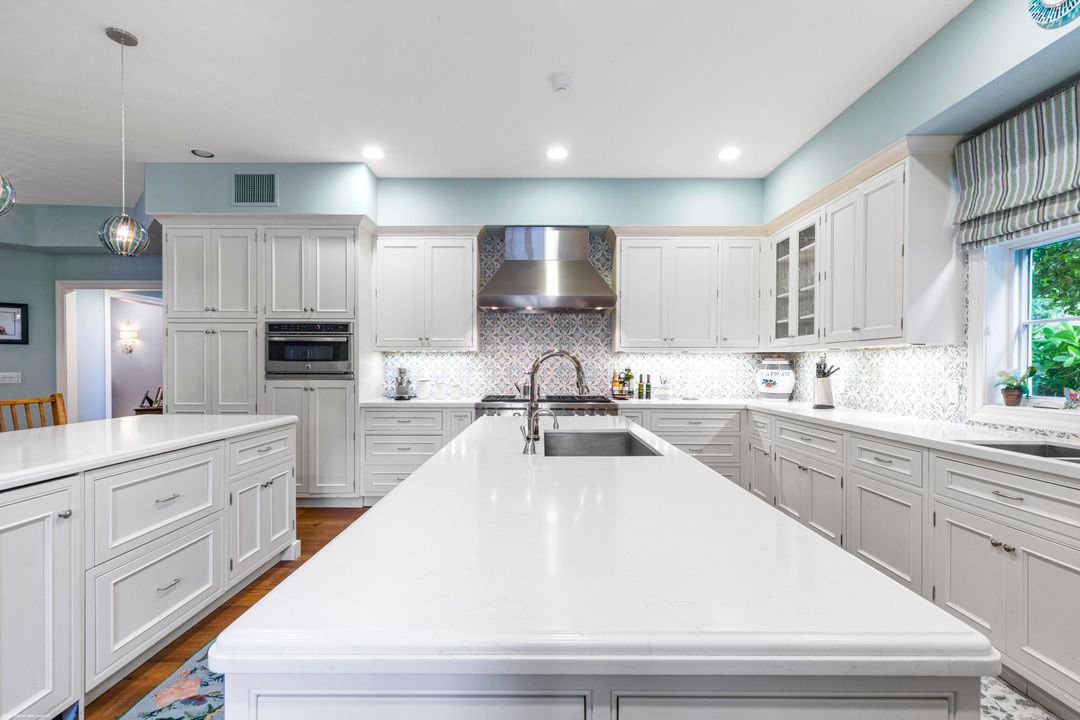 For Sale: $13,500,000 (11 beds, 13 baths, 9288 Square Feet)