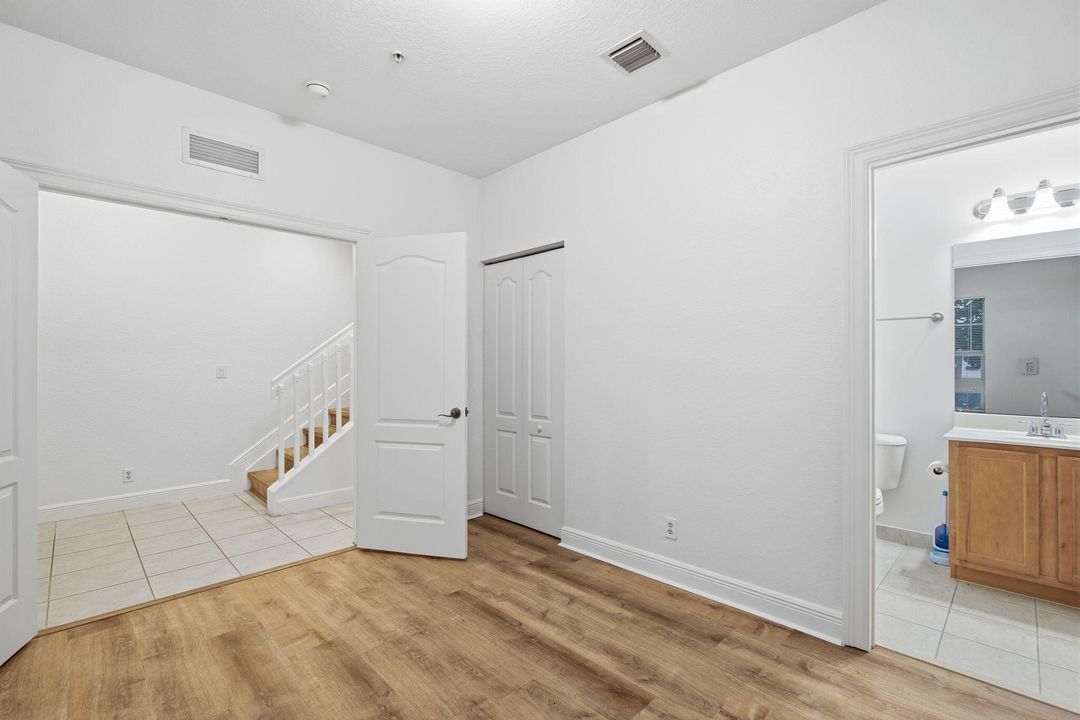 For Rent: $3,099 (3 beds, 3 baths, 1727 Square Feet)