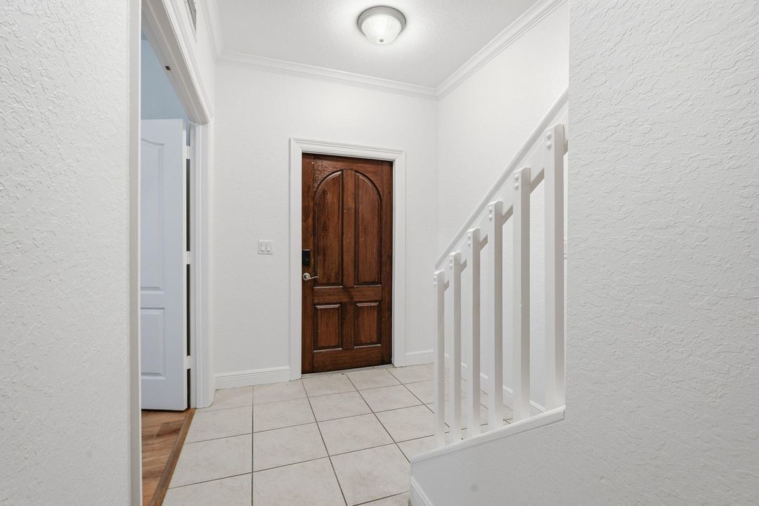 For Rent: $3,099 (3 beds, 3 baths, 1727 Square Feet)