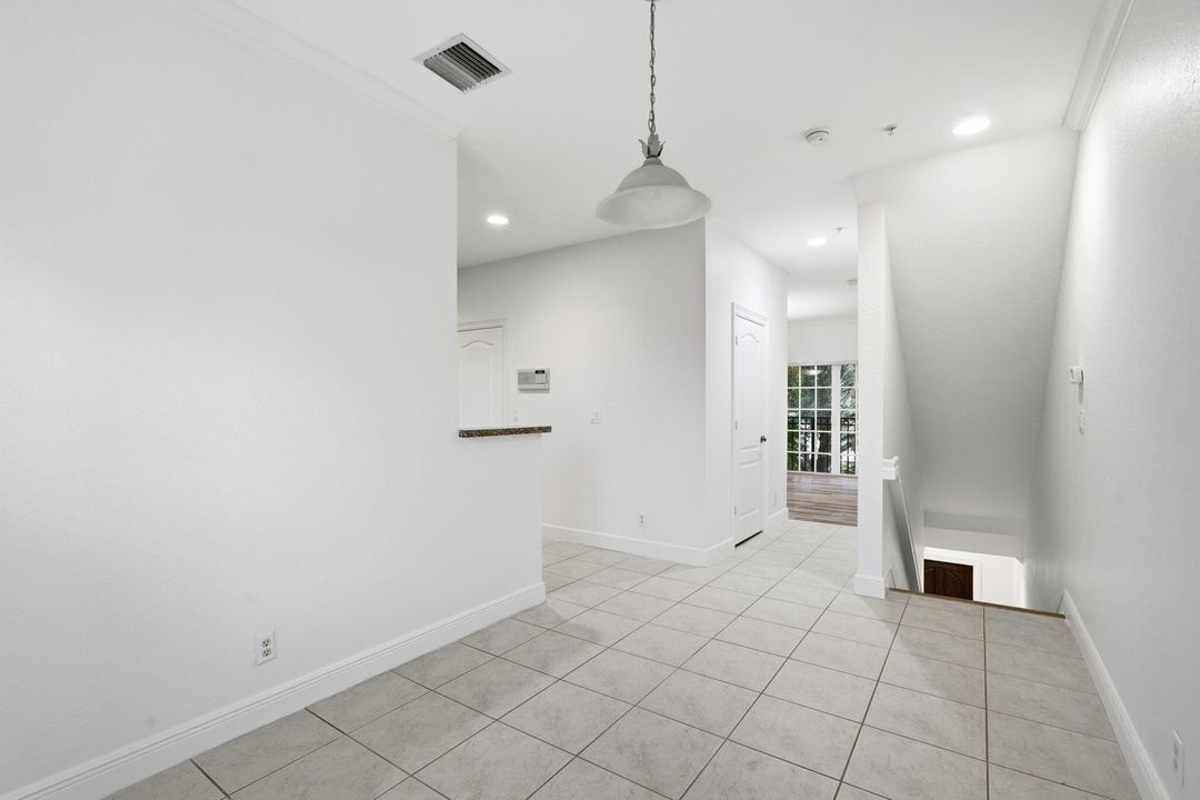 For Rent: $3,099 (3 beds, 3 baths, 1727 Square Feet)