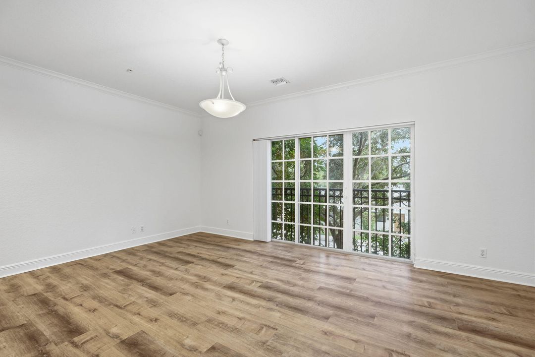 For Rent: $3,099 (3 beds, 3 baths, 1727 Square Feet)