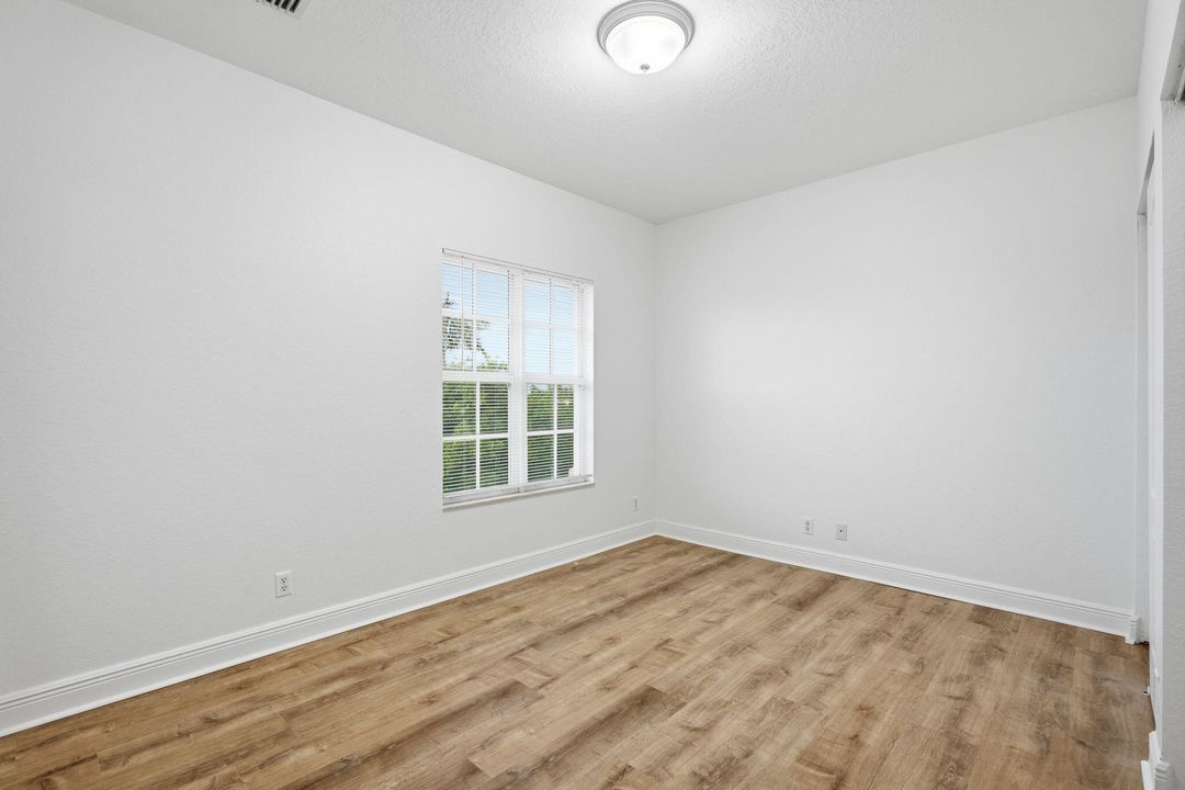 For Rent: $3,099 (3 beds, 3 baths, 1727 Square Feet)