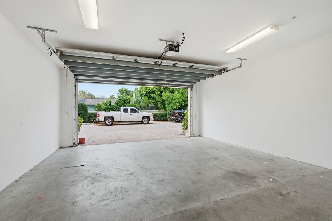 For Rent: $3,099 (3 beds, 3 baths, 1727 Square Feet)