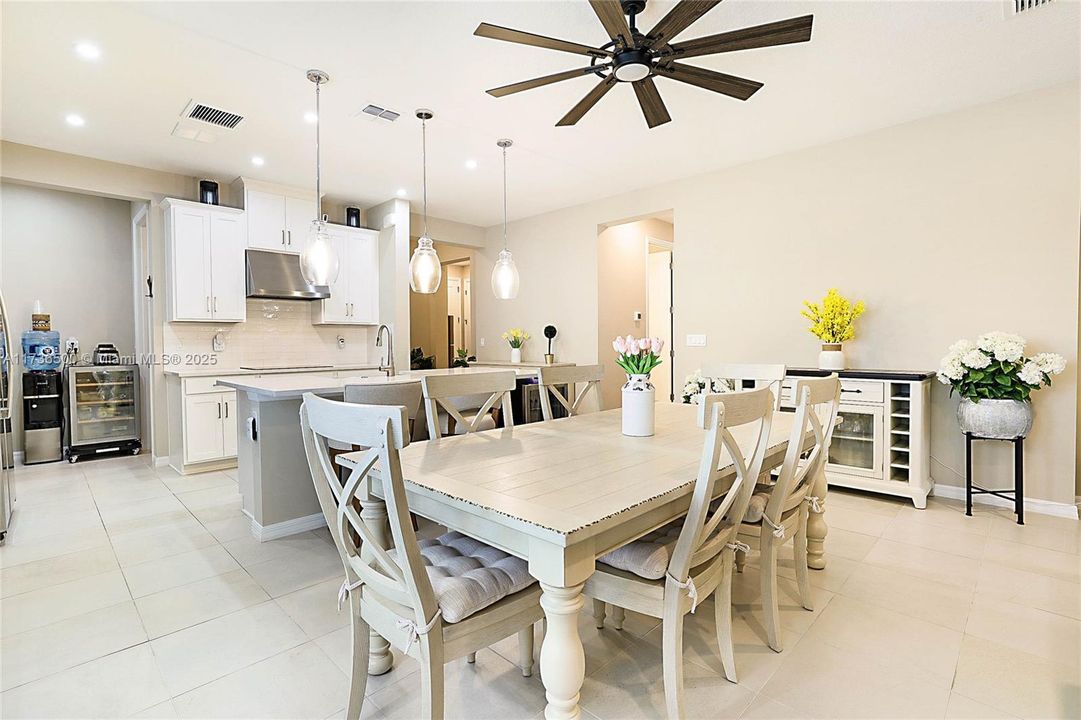 出租: $3,500 (4 贝兹, 3 浴室, 2394 平方英尺)